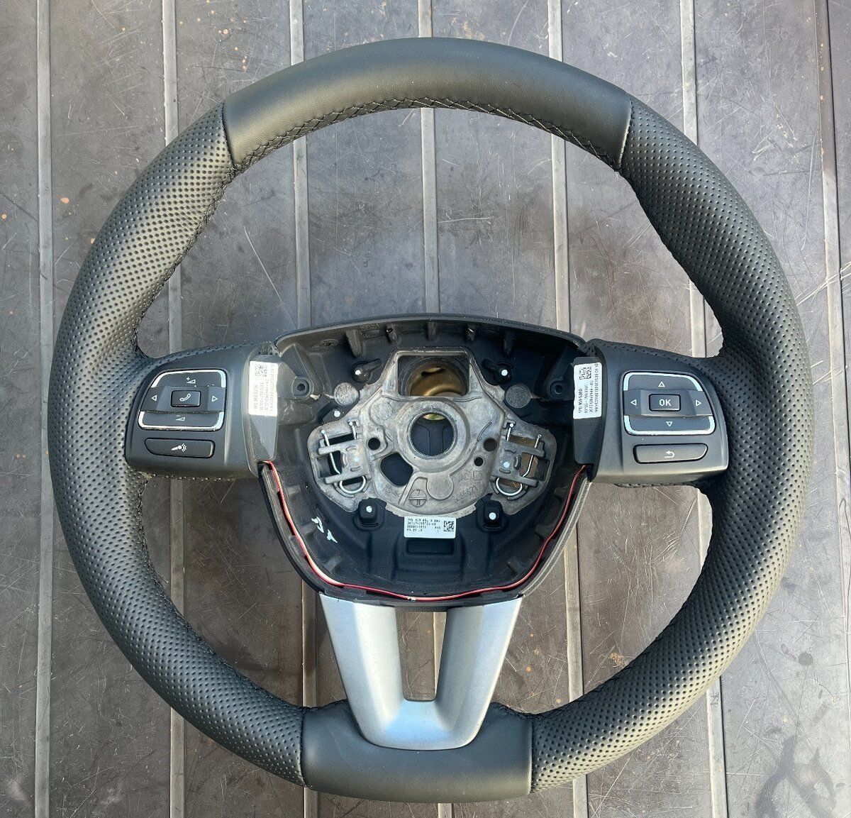 Seat Tutti pezzi di ricambio auto: NEU leder lenkrad Seat Alhambra – Nuovo (secondo la descrizione) da Auw venduto da Neo_z2rq