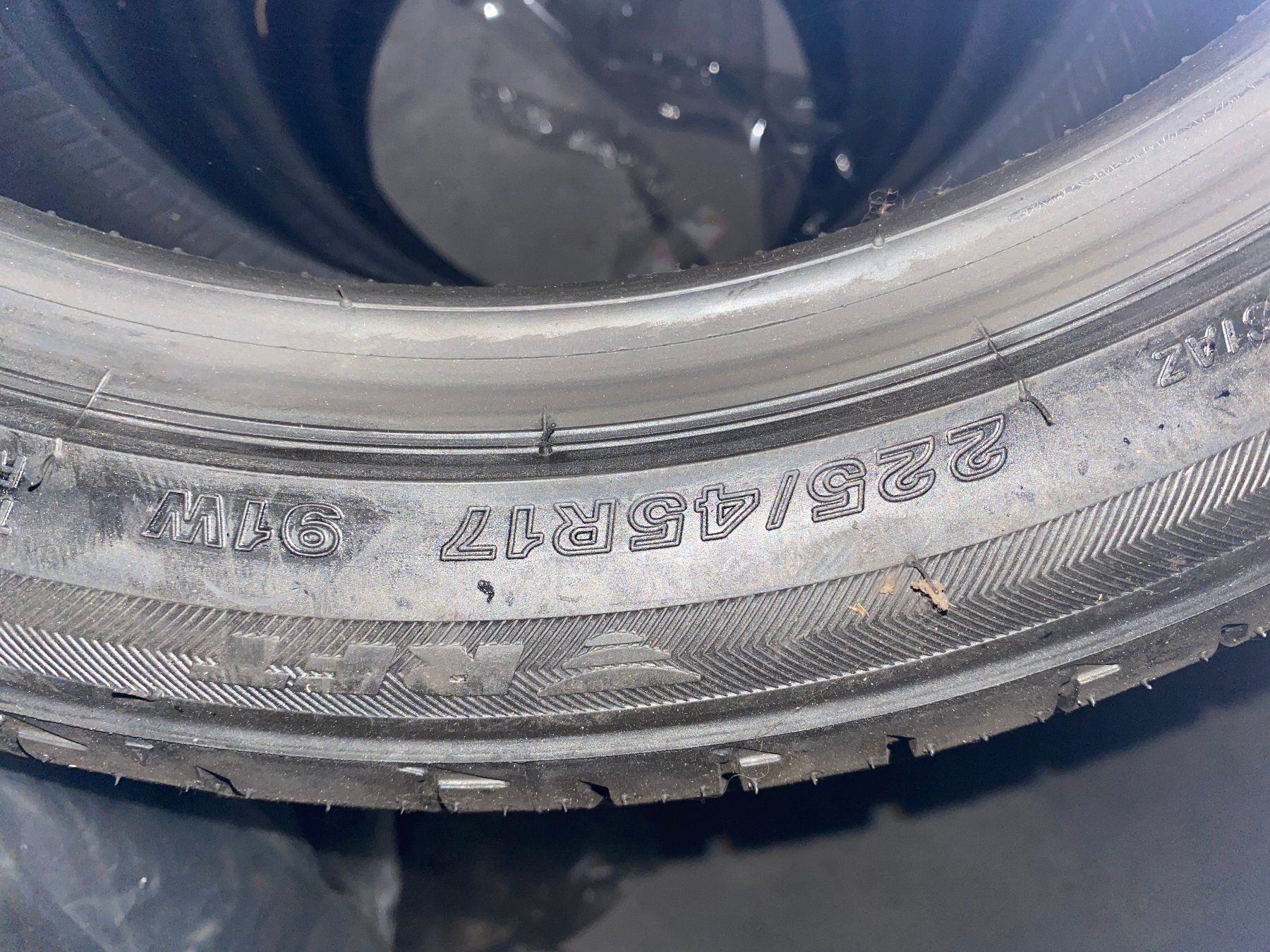 Tutti pezzi di ricambio auto: Pneu 4x 225/45R – Nuovo (secondo la descrizione) da Jona venduto da theandy