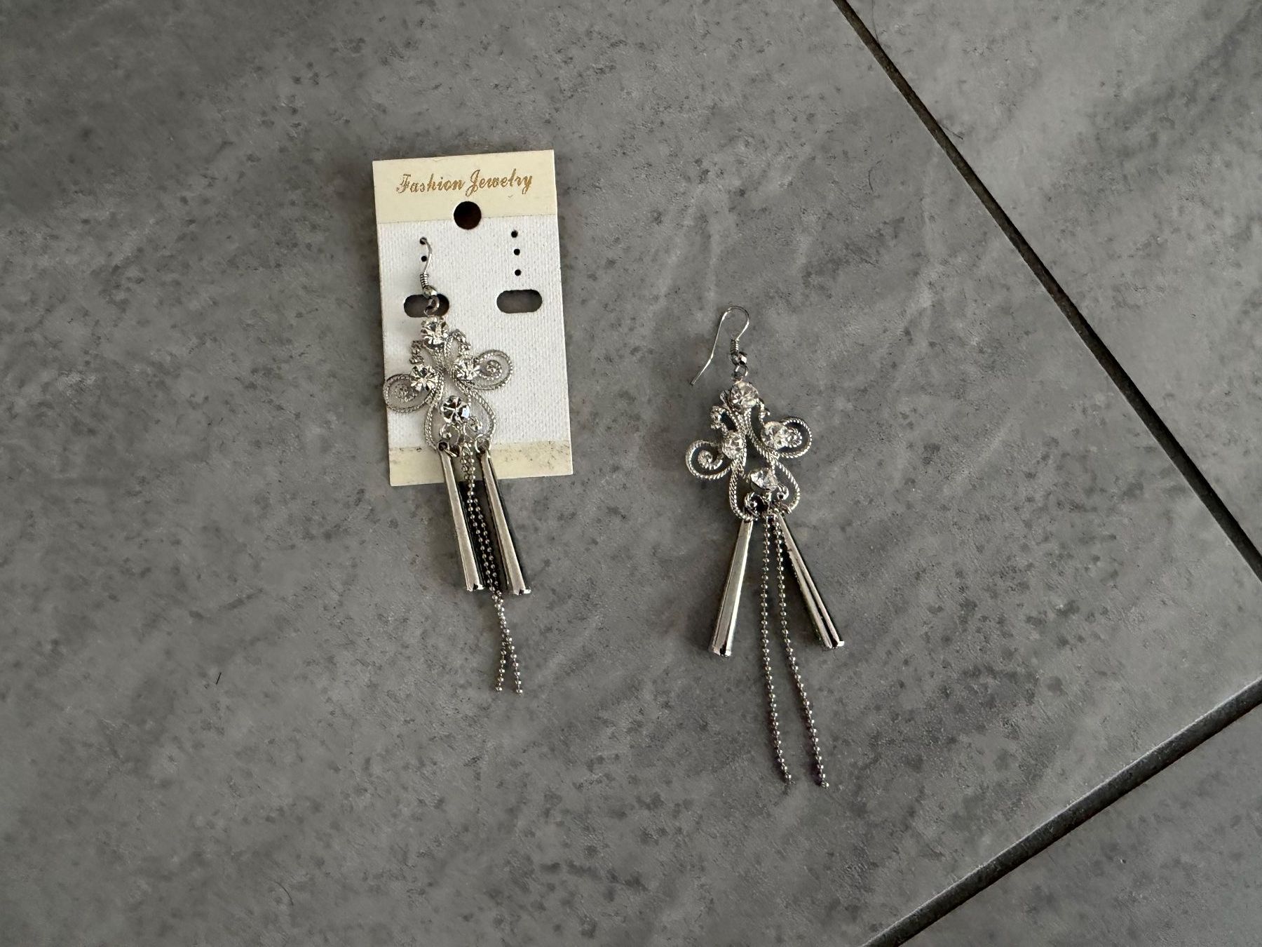 Boucles d'oreille: Ohrhänger / Strass – D'occasion à Bülach par Loredana13