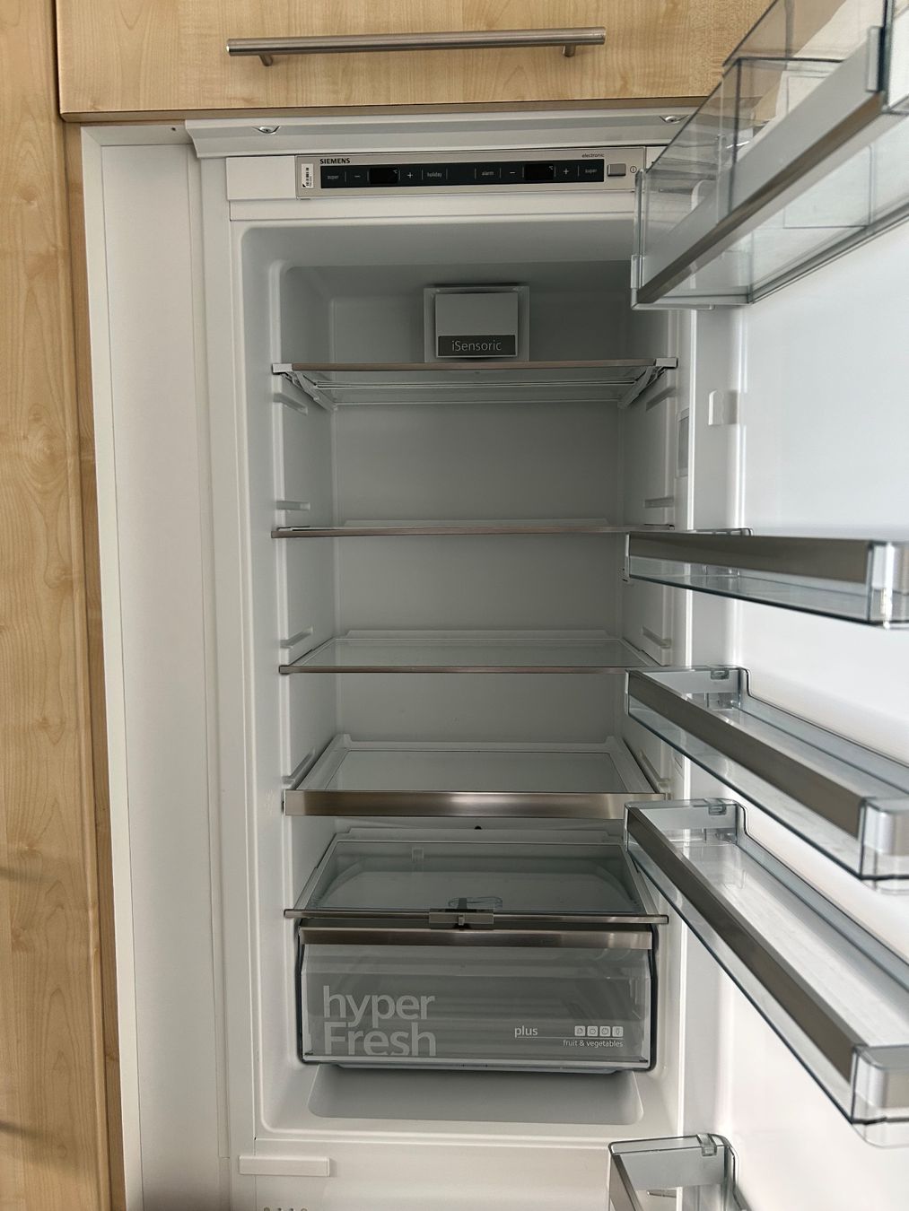 Cuisines complètes: Küche mit Granit & Miele Geräten – D'occasion à Walchwil par off_8gb2 6