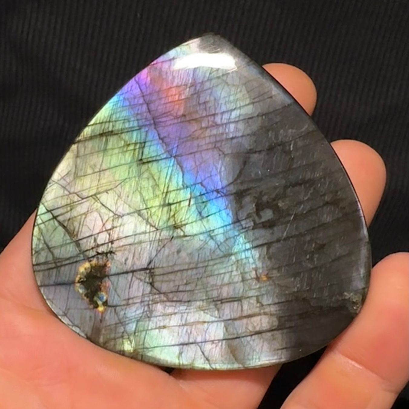Mineralien & Heilsteine: Riesiges, Wunderschönes Labradorit Cabochon – Neu und originalverpackt aus Männedorf von CabochonExceptionnel