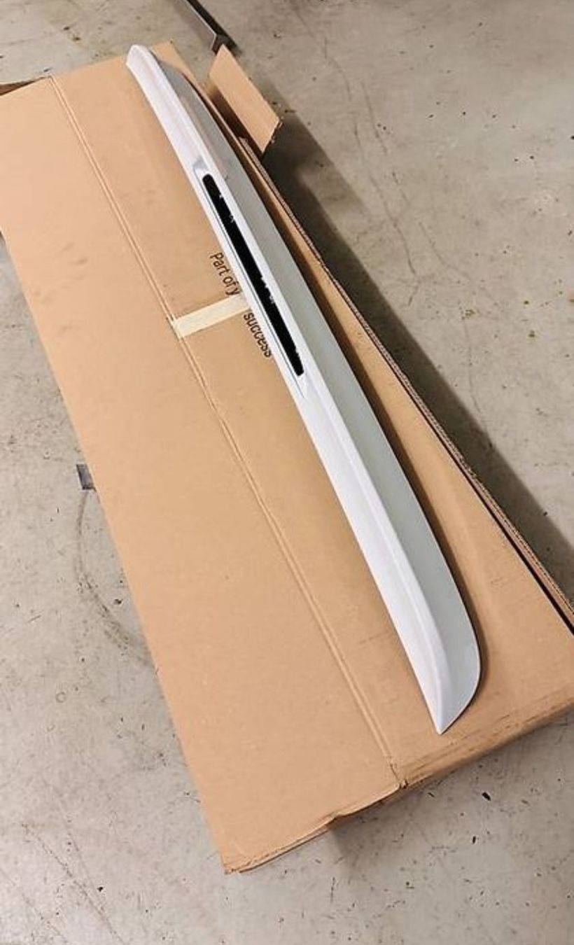 Mercedes-Benz Tutti pezzi di ricambio auto:  Dachspoiler Mercedes  – Nuovo e nell'imballaggio originale da Untersiggenthal venduto da vonberner 3