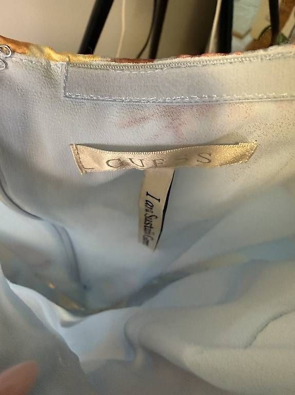 Kleider: GUESS Blumenkleid hellblau  Satinoptik – Neu und originalverpackt aus Schlieren von pde_l8td 3