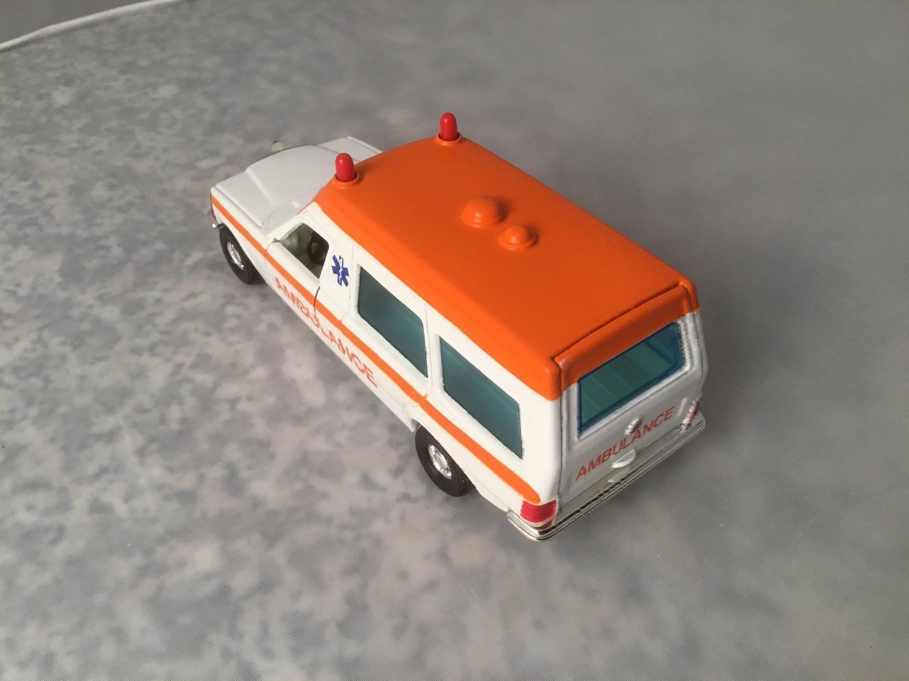Mercedes-Benz Modellautos: Mercedes Ambulance, 1:32 – Neu und originalverpackt aus Erlenbach im Simmental von Model_box 4