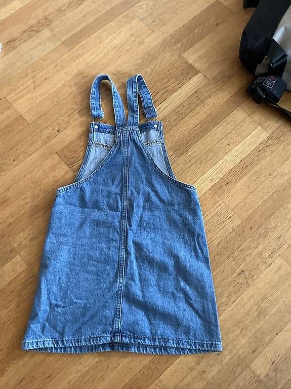 Robes et jupes: Jeanskleid Gr.140 – D'occasion à Wildhaus par Yoursports