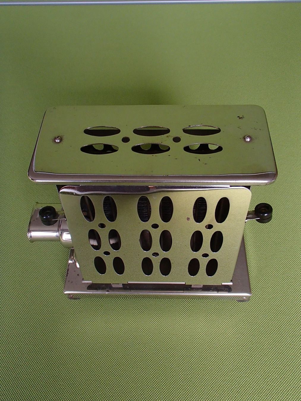 Elettrodomestici da cucina: Vintage Toaster AEG mit schwarzen Bakelitgriff – Usato da Schöfflisdorf venduto da pullux 2