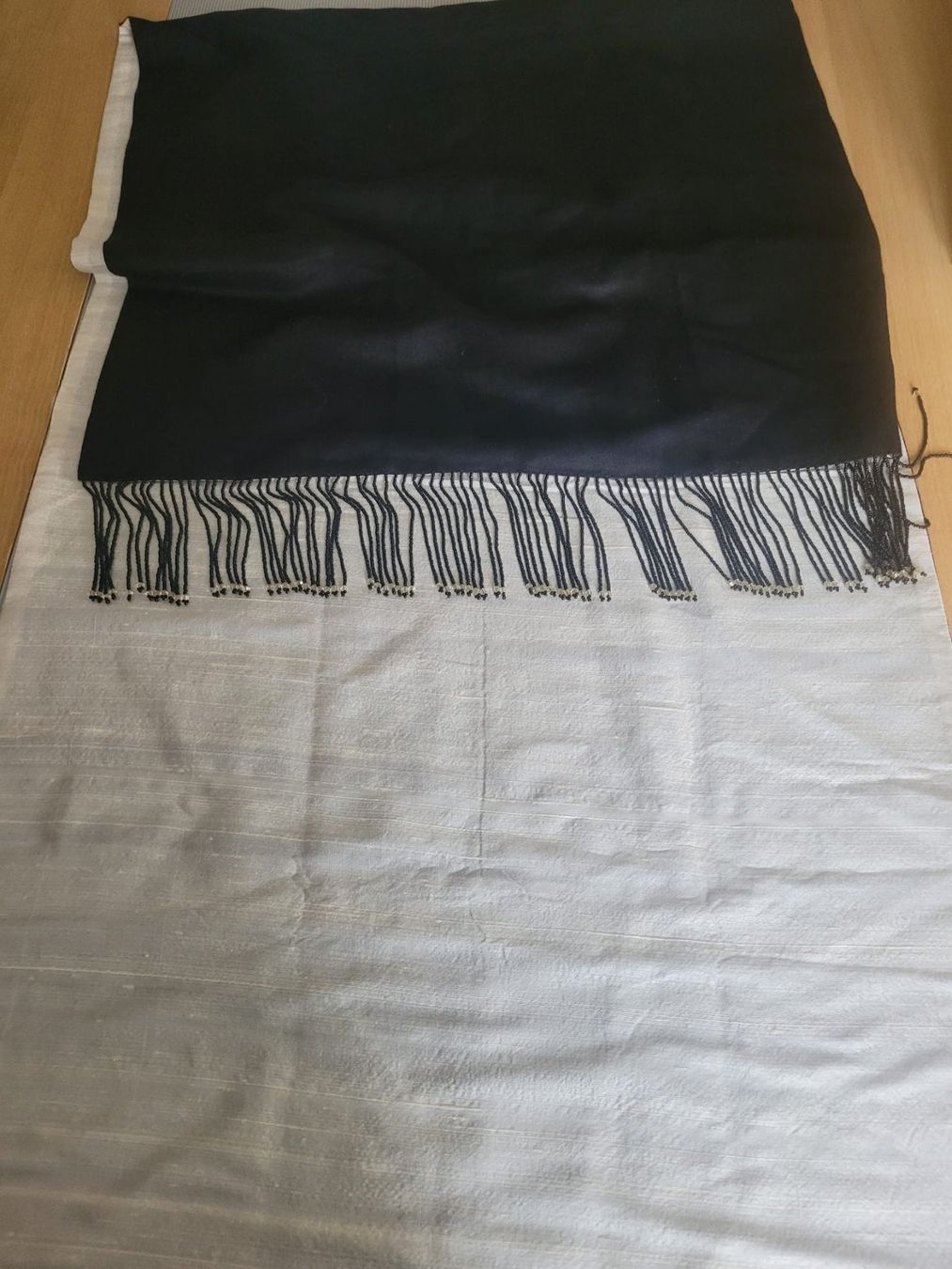 Foulards, Tücher & Schals: Étole noire élégante à franges perlées, – Neu (gemäss Beschreibung) aus Yverdon-les-Bains von Layla5919 2