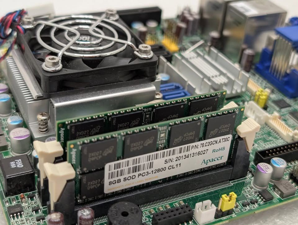 Schede madri: Advantech AIMB-272G2 Mini-ITX industriel / CPU Intel / 16GB – Usato da Ecublens VD venduto da Netfinity 3
