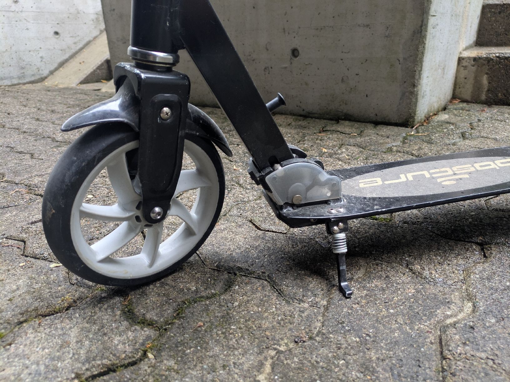 Scooter: Klapproller mit Seitenständer | Fahrbereit – Usato da Arlesheim venduto da Yaniku 1