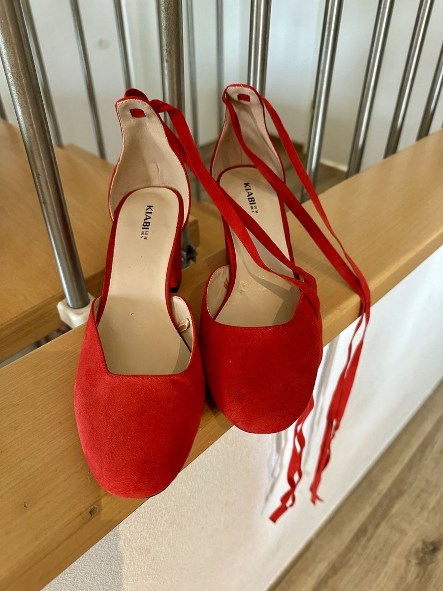 Scarpe da donna: Escarpins à lacer rouges P.38 c.neufs – Nuovo (secondo la descrizione) da Perroy venduto da barballalla 1