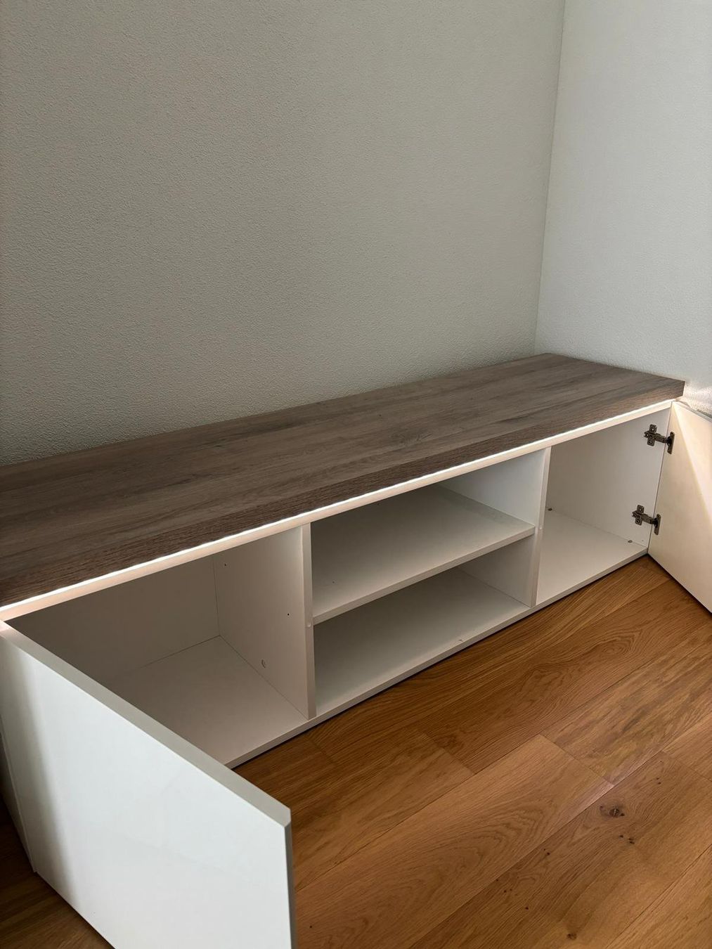 Mobili TV: TV Möbel mit LED-Leiste – Nuovo (secondo la descrizione) da Boppelsen venduto da Morca 1