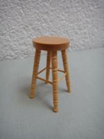Puppenhausmöbel Hocker hoch