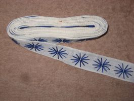 Webband BWgemisch natur eingewebte blaue Sternli 2,5cm breit