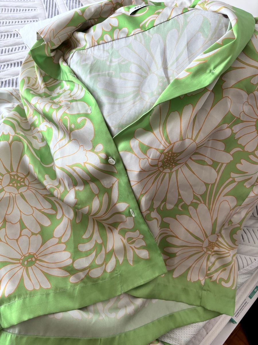 Sandro Lotti di vestiti: Sandro, ensemble motif fleur vert/blanc taille 1 – Usato da Chêne-Bougeries venduto da vir_9w2t 2