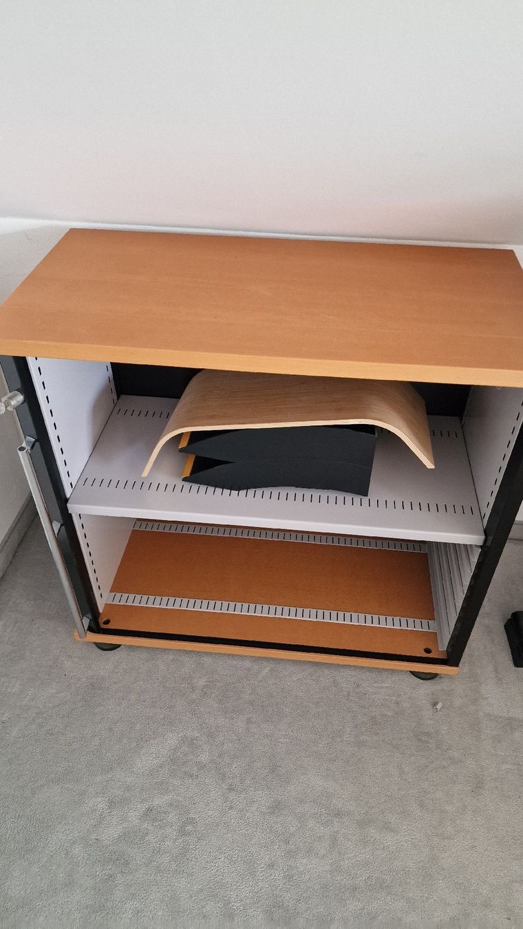Lista Bureaux: Büro Eckschreibtisch mit Rollcontainer und Rollcontainer  – D'occasion à Herisau par Antiques.AR 2