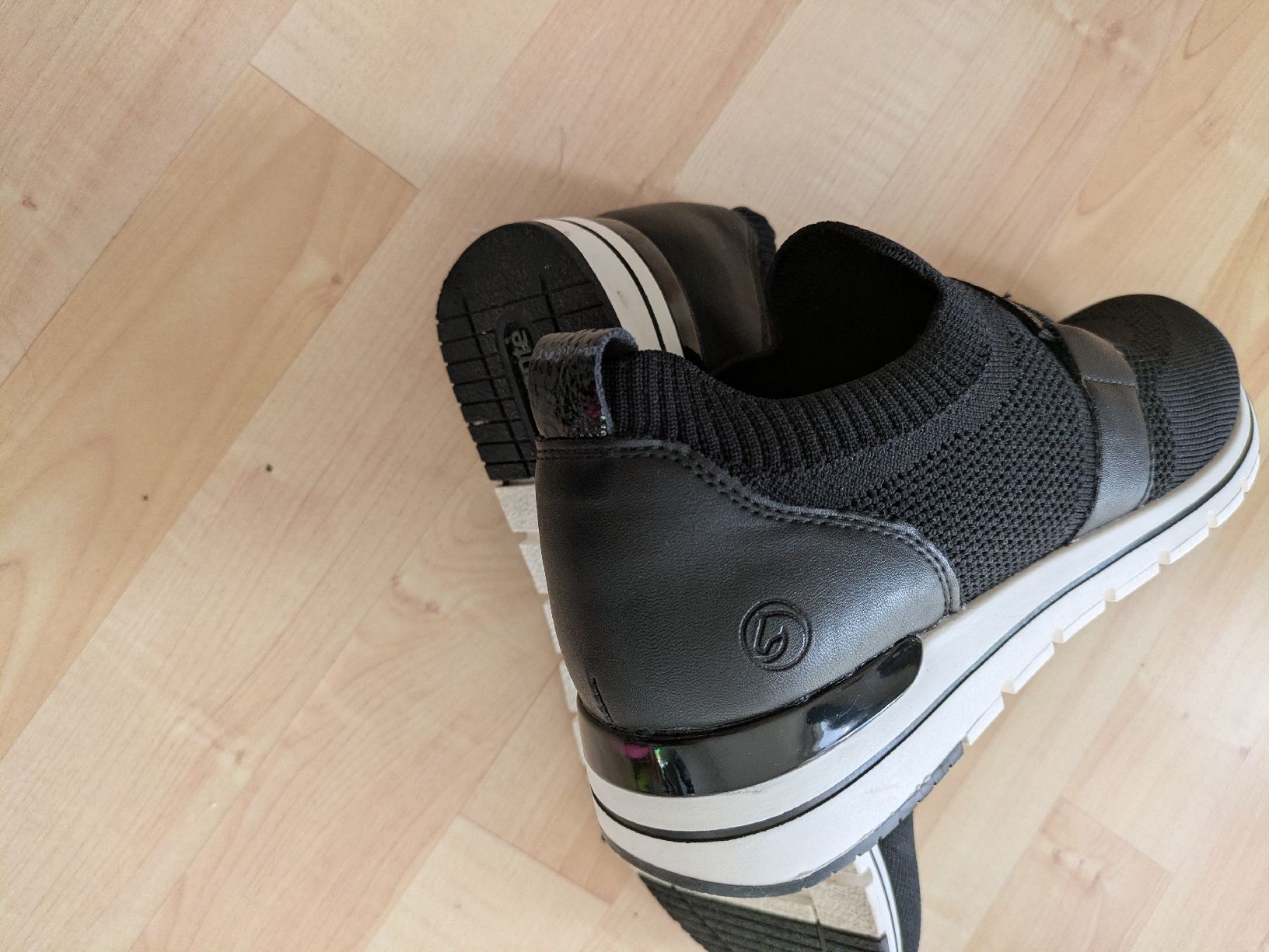 Scarpe da donna: Remonte Slipper Schwarz, Grösse 39 neuwertig – Nuovo (secondo la descrizione) da Rieden AG venduto da juliarieden 9
