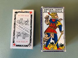 Deux jeux de cartes de Tarot