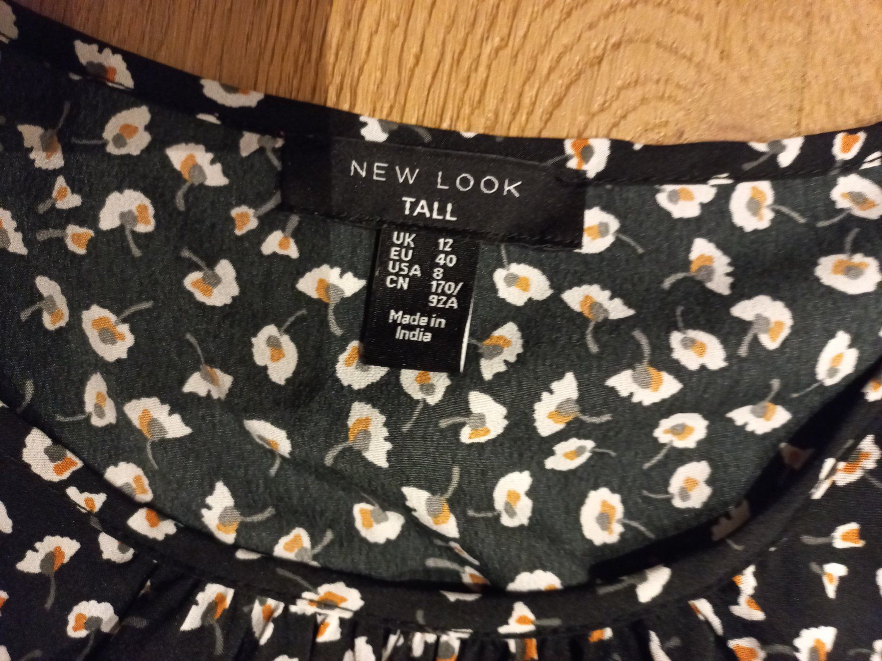 New Look Vestiti: Sommerkleid mit Blumenprint Gr. 40 – Nuovo (secondo la descrizione) da Oberuzwil venduto da venditum. 2