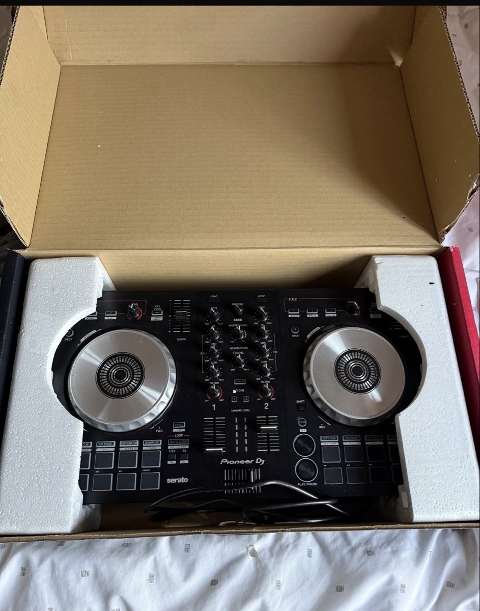 Strumenti musicali: Pioneer DJ DDJ-400 controller, come nuovo, affare – Nuovo e nell'imballaggio originale da S. Pietro venduto da fil_yhb9