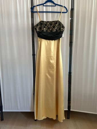 Robe de soirée élégante – satin & dentelle