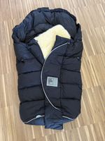 Fusssack LAMMY schwarz mit Lammfell und Daunenfüllung 
