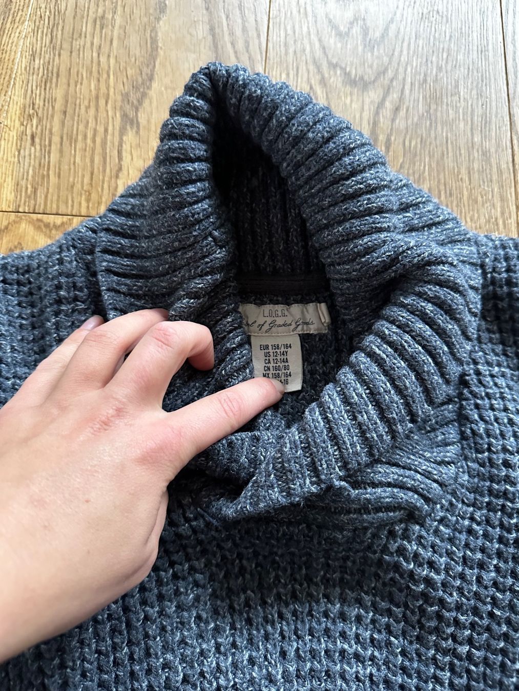 H&M Pullover & Sweatshirts: Junge Strickpullover – Gebraucht aus Sarmenstorf von SamiraB. 1