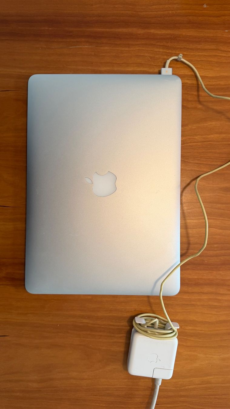 Apple Portables: MacBook Air 2015 AZERTY – D'occasion à Zürich par pevamoreauu