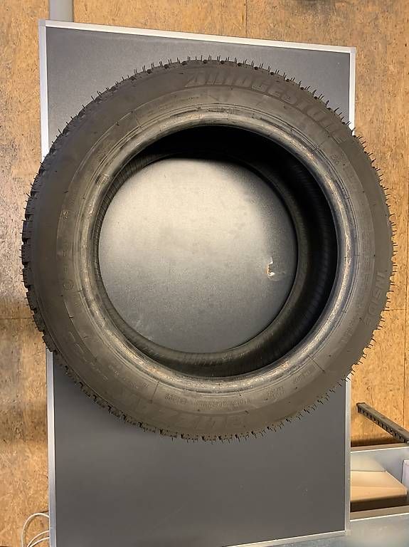 Altro in Scrittura & Disegno: Pneumatico invernale Bridgestone Blizzak – Usato da Bioggio venduto da Nautic-Land