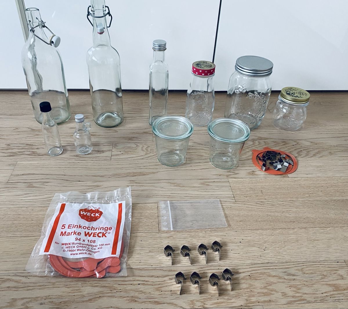 Behälter & Ähnliches: EINMACHGLÄSER UND FLASCHEN 13-TEILIG – Gebraucht aus Malters von Kuettel1 4