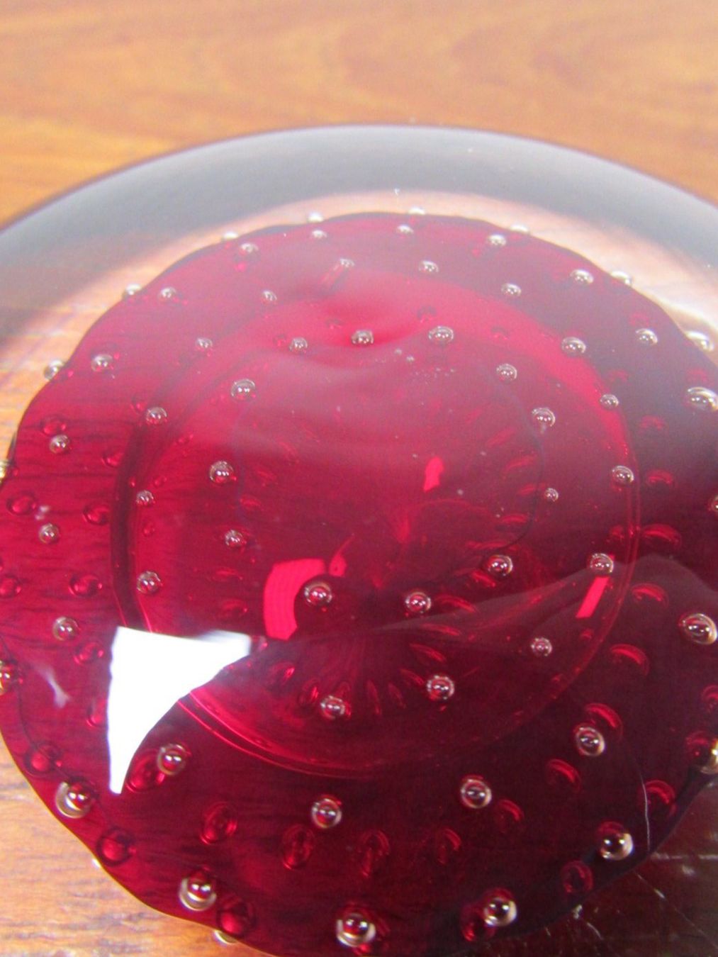 Statuette: Mid Century Paperweight Controlled Bubble Briefbeschwerer – Usato da Ostermundigen venduto da Zytrum 5