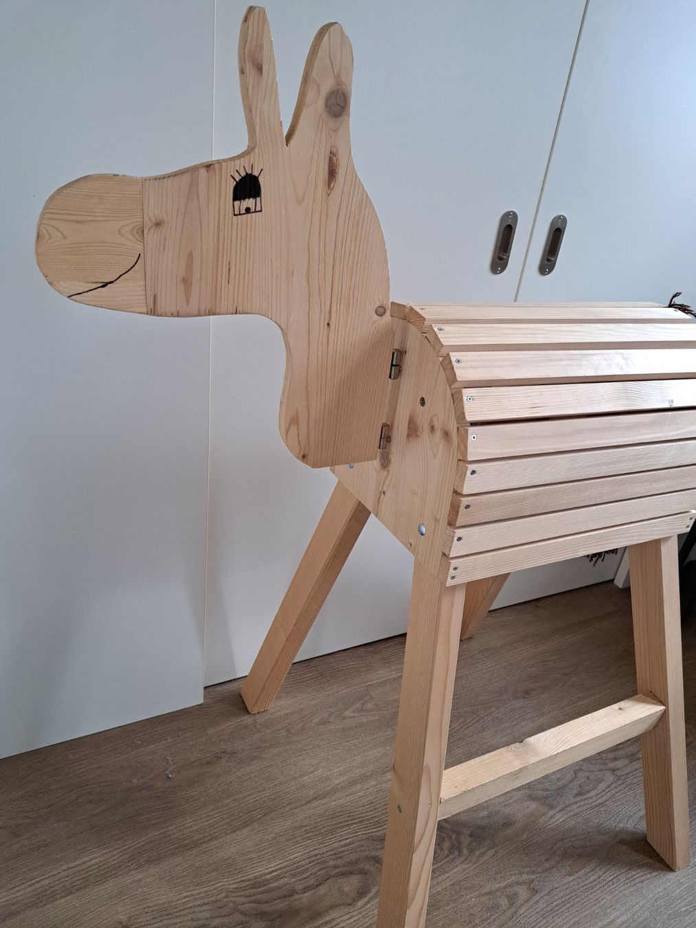 Jouets: Holzpferd – D'occasion à Rickenbach LU par UeliT1 2