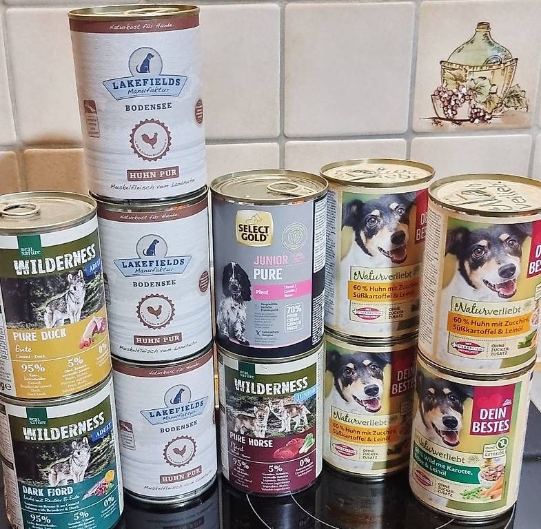 Nourriture: Hundefutter / Nassfutter diverse Sorten – D'occasion à Umiken par katalin02
