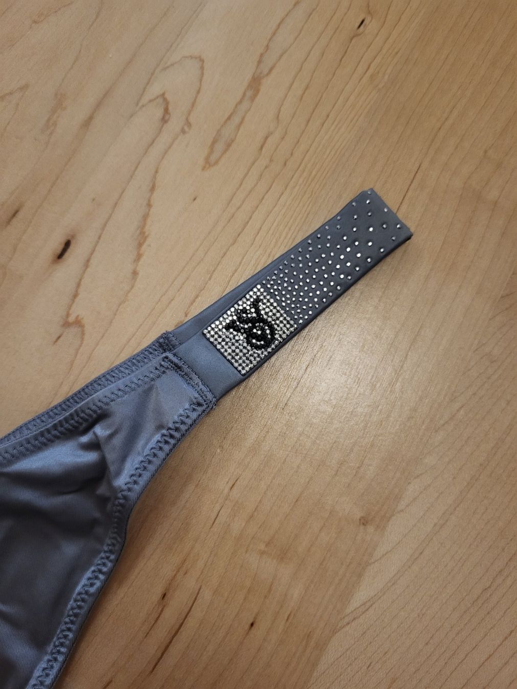 Victoria's Secret Altra biancheria intima: Victoria's Secret String Satin VS Strasssteine Gr. M Grau – Nuovo e nell'imballaggio originale da Nänikon venduto da Skin-Beauty 1