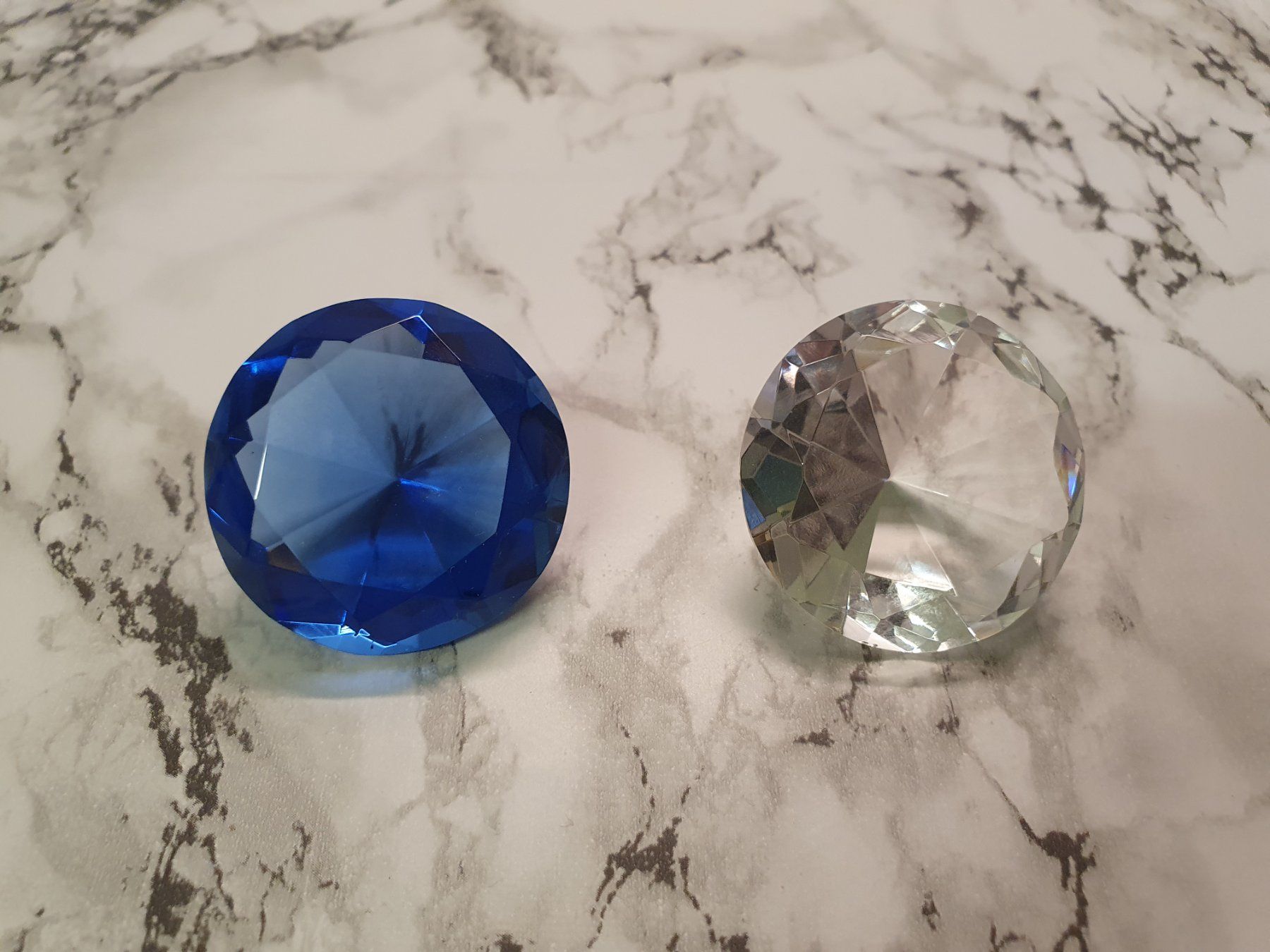 Alle Dekorationen: Deko Diamanten diverse Grössen – Gebraucht aus Dübendorf von Senita3 4
