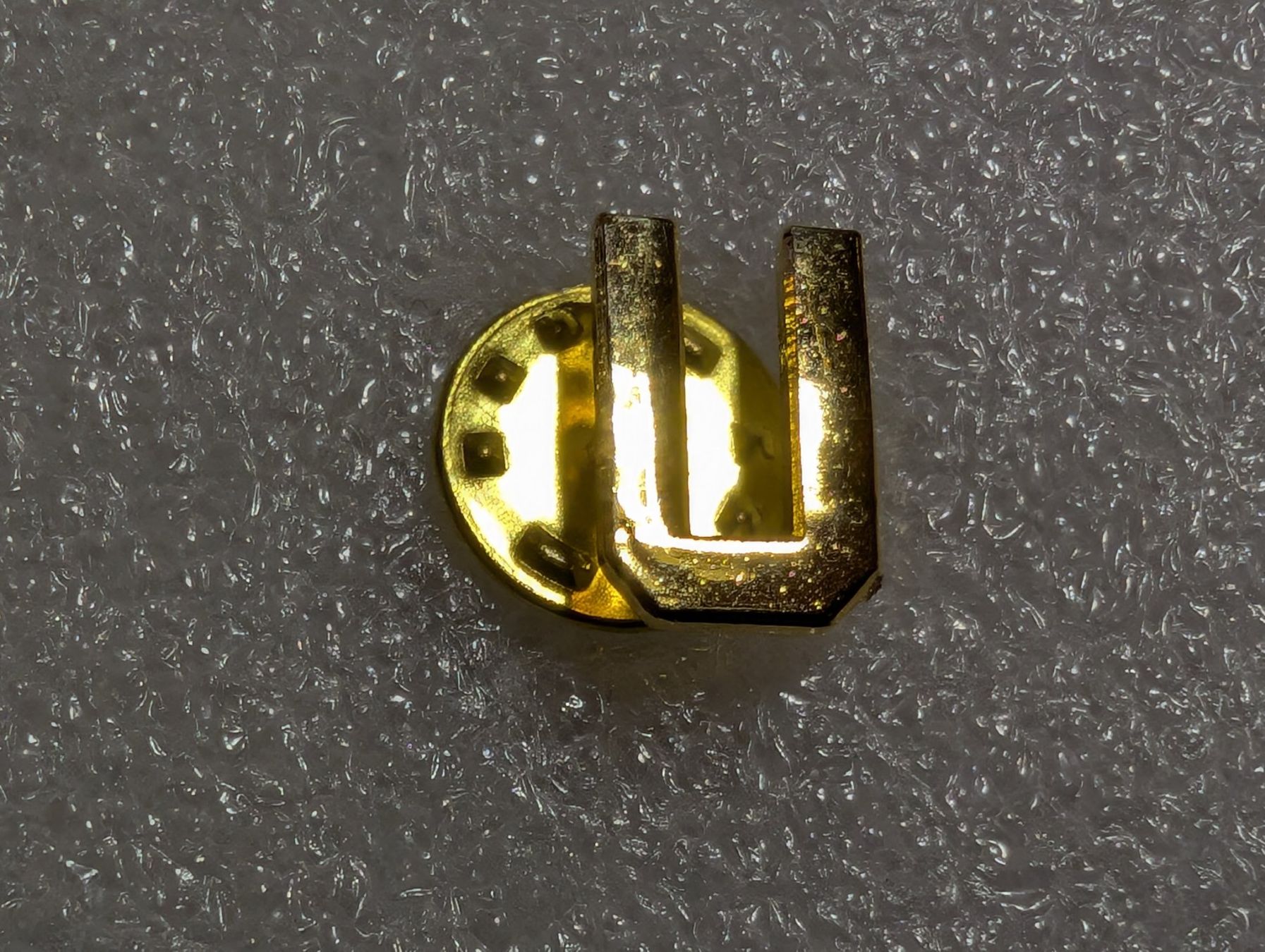 Placchette & Badge: Ansteckpin 224: Buchstabe – Usato da Oppligen venduto da Pin-Fall-Shop