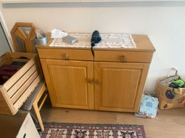 Kommode aus Holz mit zwei Schubladen gebraucht Zustand