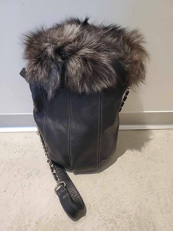 Borse da donna: Sac à main en cuir & fourrure – Usato da Chancy venduto da Sooeg_01 2
