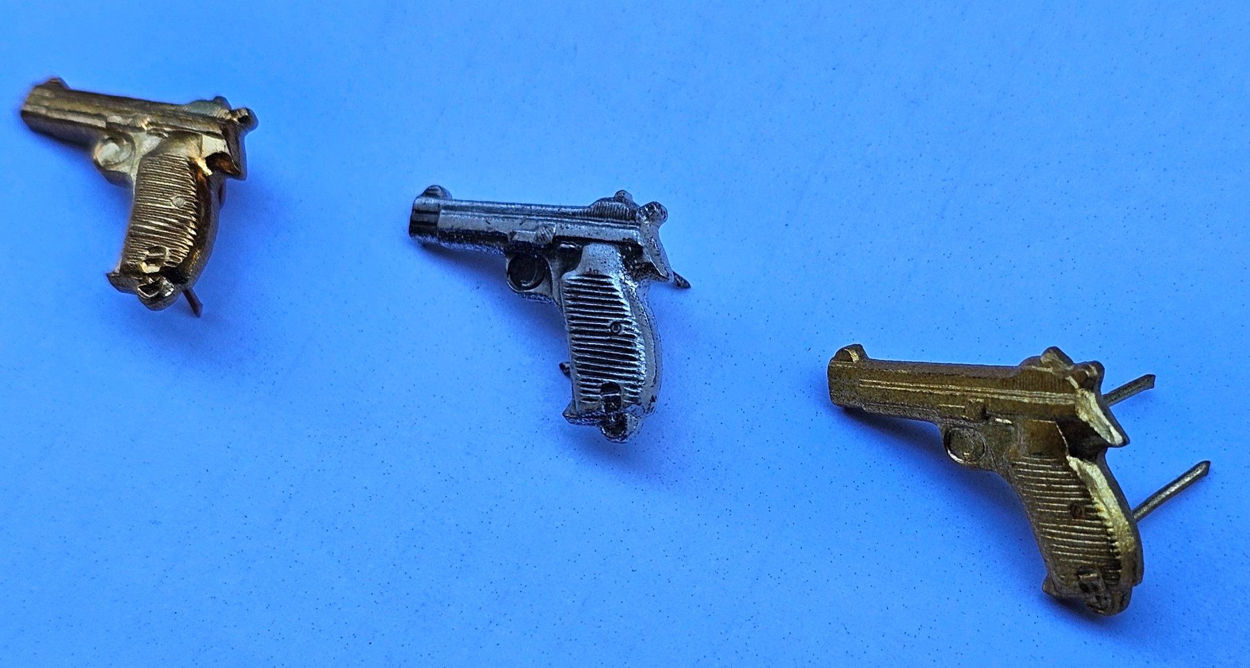 Sig Sauer Placchette & Badge: 3 épinglettes SIG P 210, en métal – Nuovo (secondo la descrizione) da PERLY venduto da Csrg 1