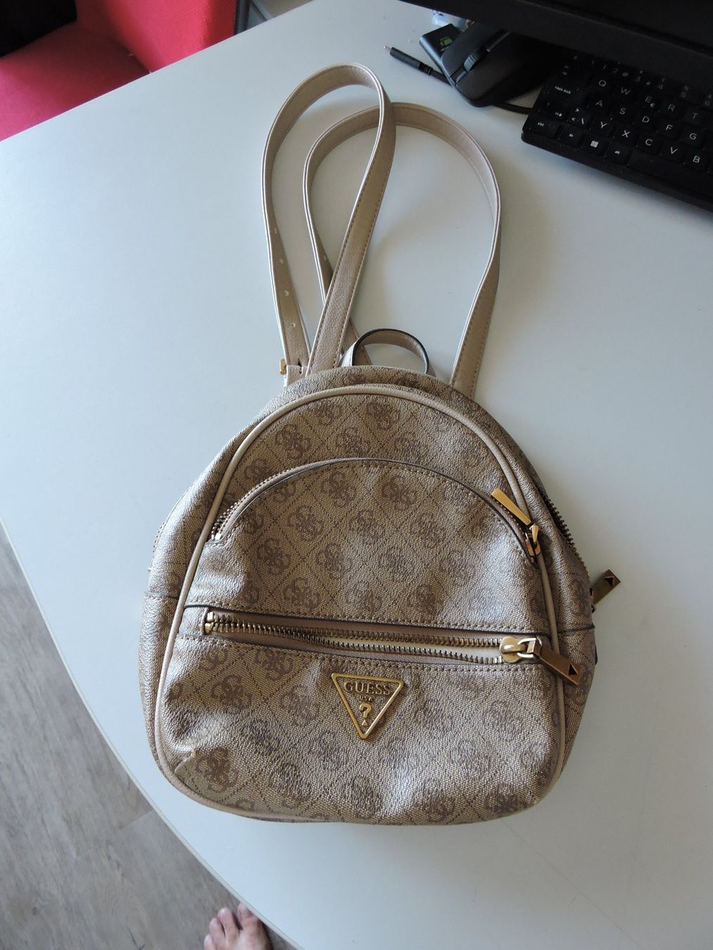 Guess Sacs: Guess Rucksack/Handtasche – D'occasion à Hauptwil par Borusse01