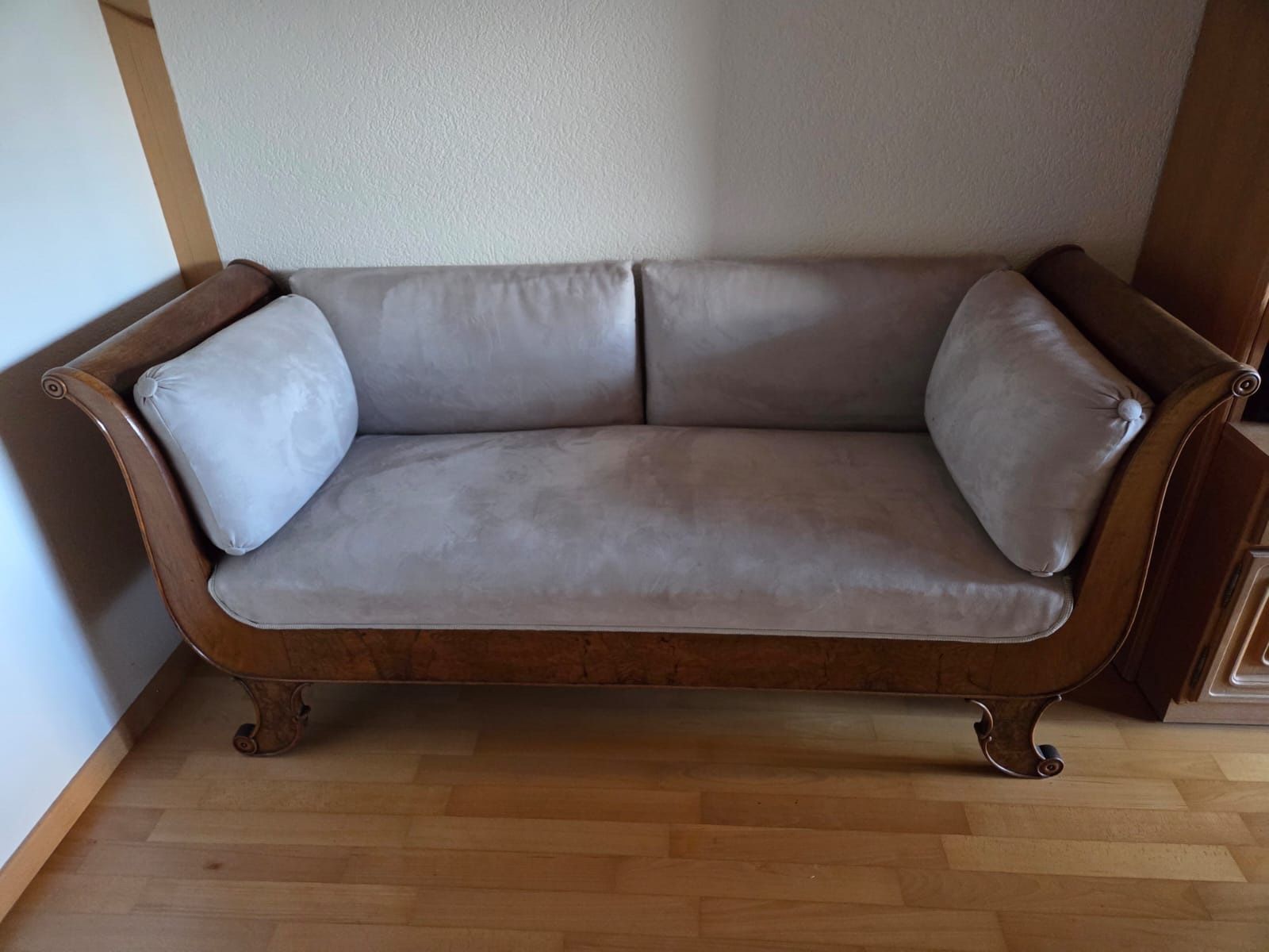 Divani: Elegantes Sofa / Kanapee mit Holzrahmen – Usato da Rosshäusern venduto da Achillea-77 1