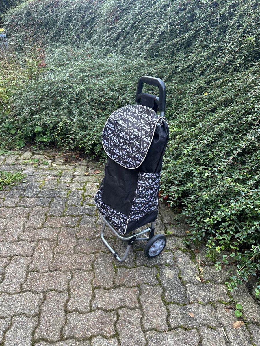 Autres articles pour la maison: Shopping trolley black pattern with wheels – D'occasion à Moosseedorf par ram_c65w
