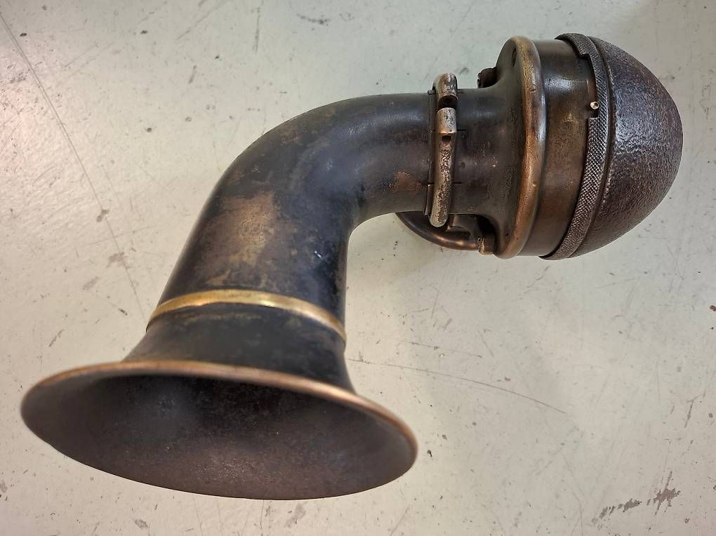 Bosch Tutti pezzi di ricambio auto: Bosch Messing Trichterhupe Ulla6 6V Horn Vorkrieg Oldtimer – Usato da Benglen venduto da Moto42
