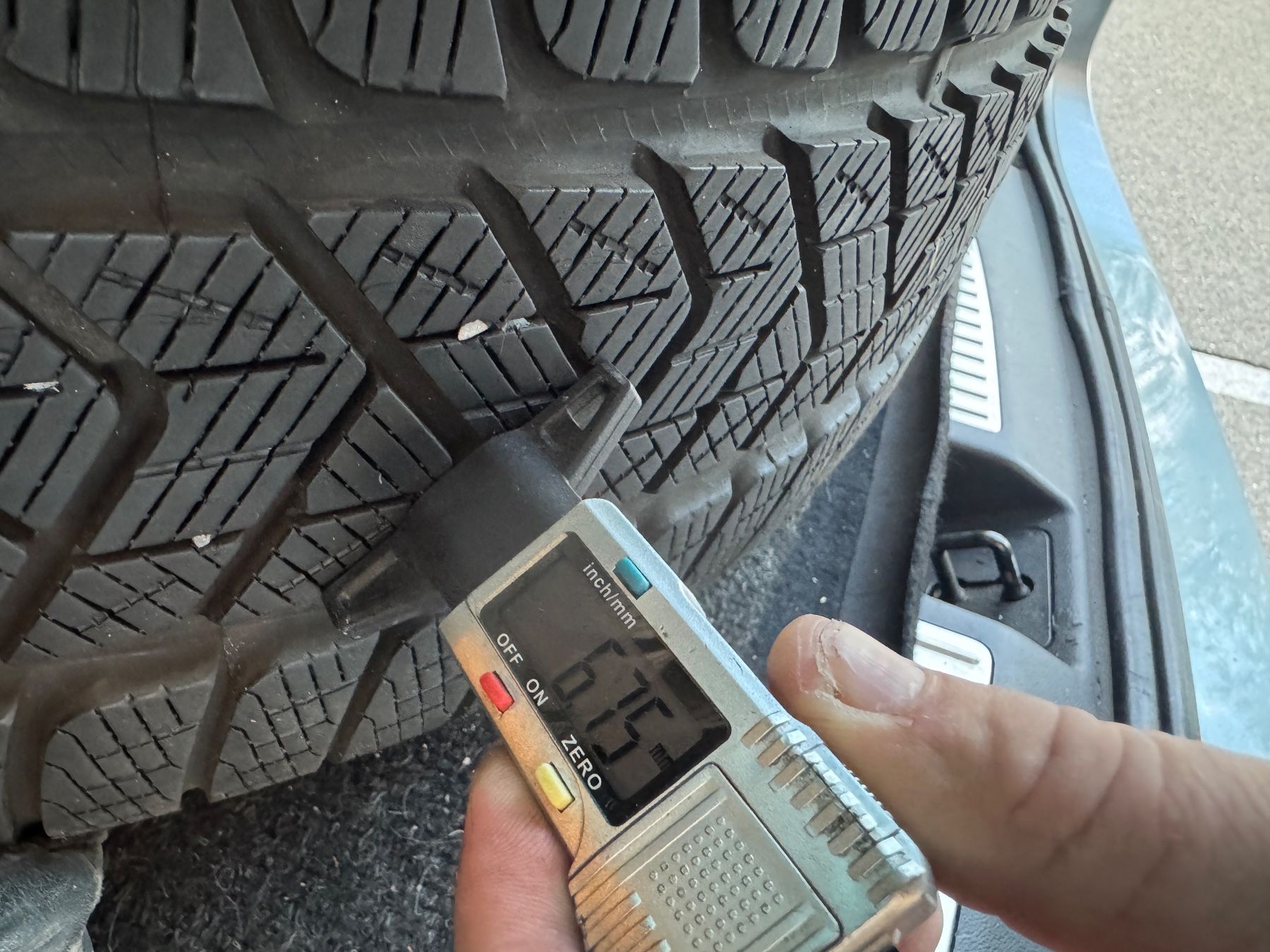 Pirelli Pneus & Roues: 235/55R20 – D'occasion à Widen par Dinero02 3