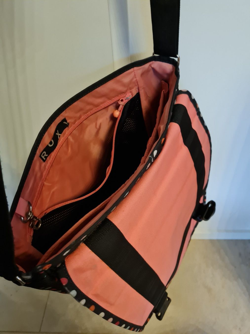 Roxy Borse da donna: ROXY MESSENGER UMHÄNGE TASCHE – Usato da Steg im Tösstal venduto da goldlionfree 7