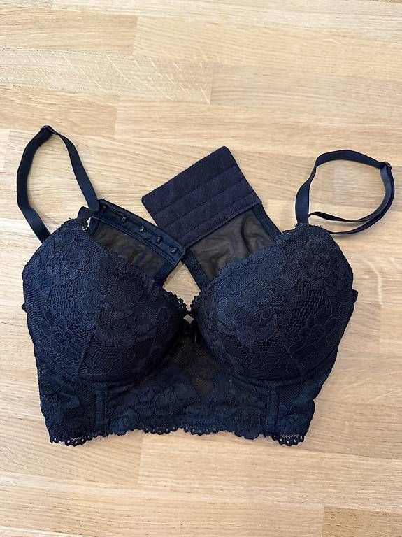 H&M Altra biancheria intima: Schwarzer Spitzen-BH 80B neuwertig – Nuovo (secondo la descrizione) da St. Gallen venduto da Diana.