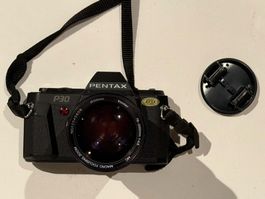 Pentax P30 Spiegelreflexkamera mit Vivitar Zoomobjektiv