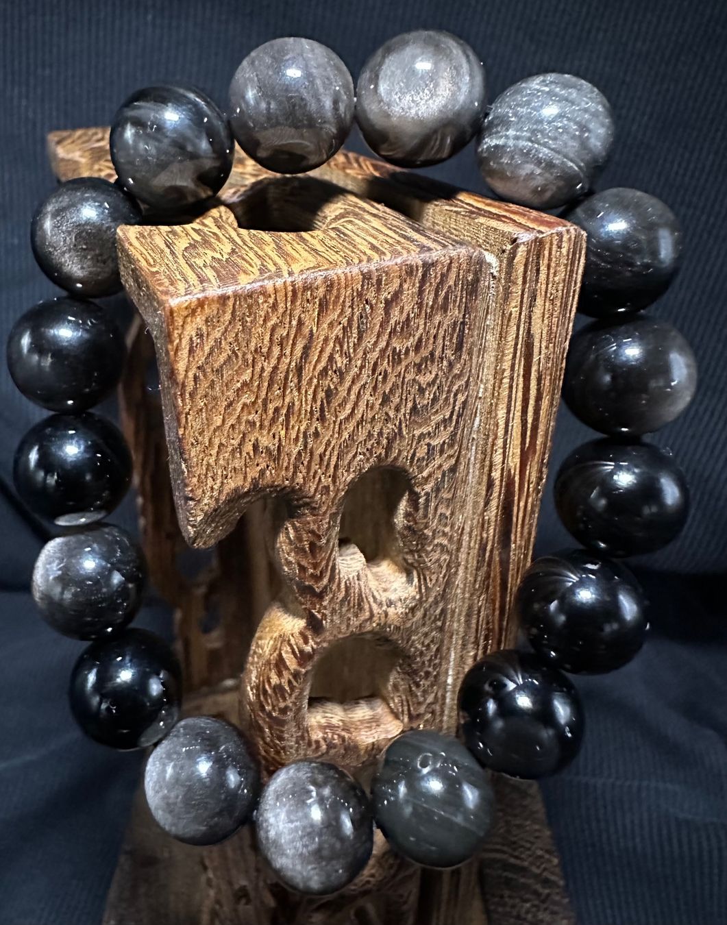Mineralien & Heilsteine: 12mm Silber Obsidian Armband mit super intensivem Flash! – Neu und originalverpackt aus Männedorf von cab_cb8m 3