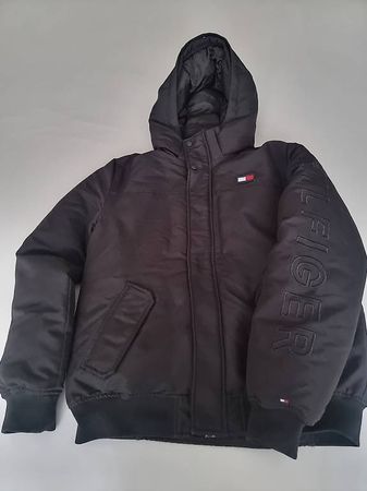 Tommy Hilfiger Winterjacke, neuwertig, Grösse 176, Schwarz