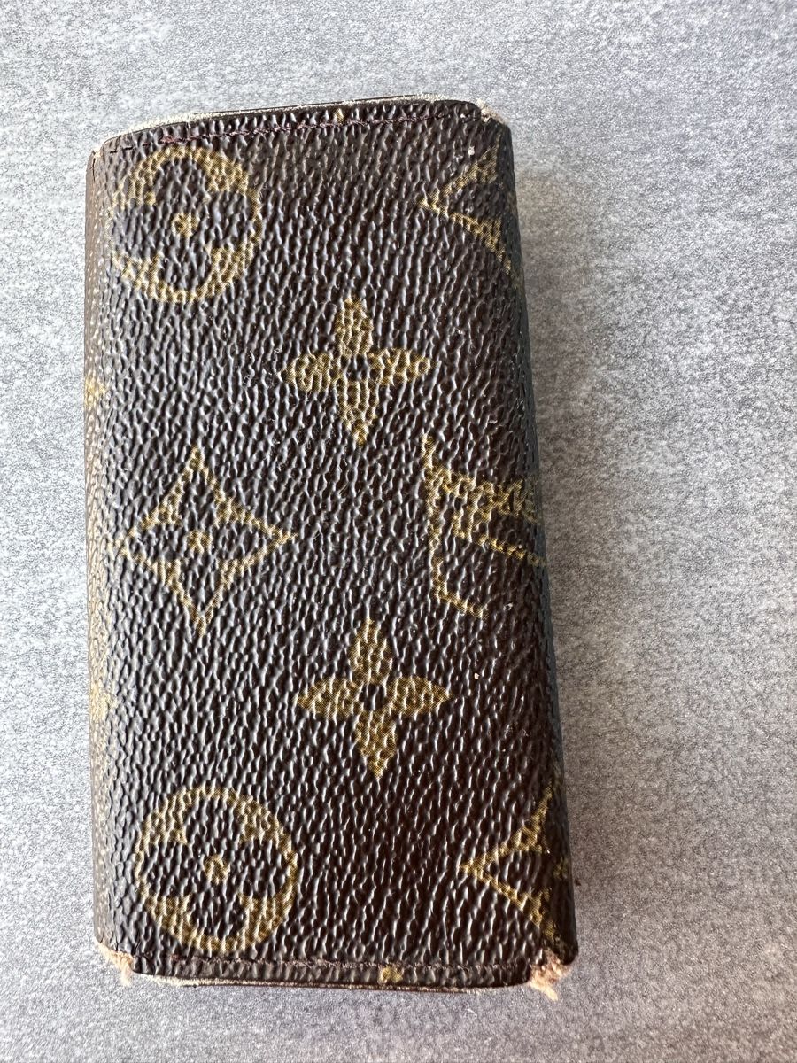 Louis Vuitton Portachiavi: Pochette clés Louis Vuitton Monogram usagé 4 crochets – Usato da Le Lignon venduto da Latenterouge 1