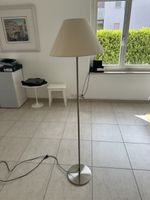 Elegante Stehlampe mit Stoffschirm - Top Zustand!